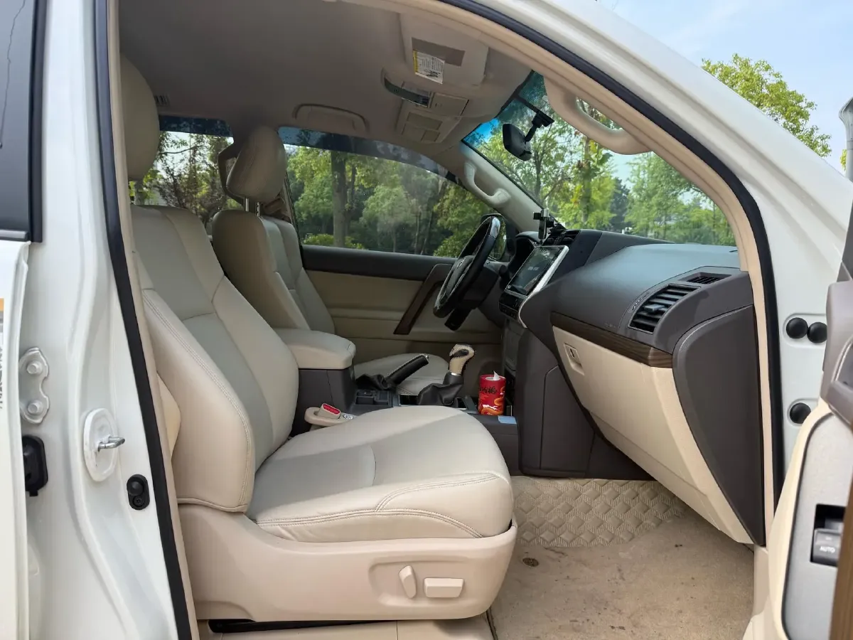 2020 Toyota Yaris 1.6T 261HP L3 6MT,autocango,china used car exporter,china ev exporter,chinese used car exporter,chinese used ev exporter