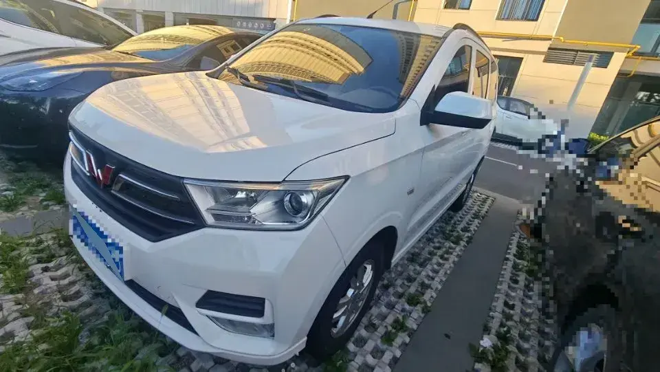 2019 WuLing HongGuang Plus 1.5T 147HP L4 6MT