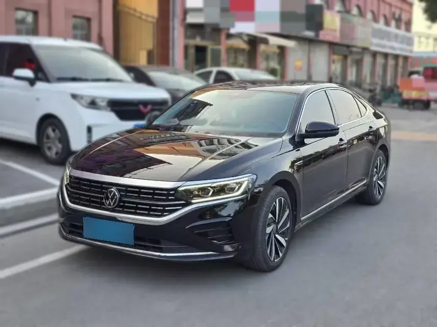 2023 Volkswagen Passat 2.0T 186HP L4 7DCT
