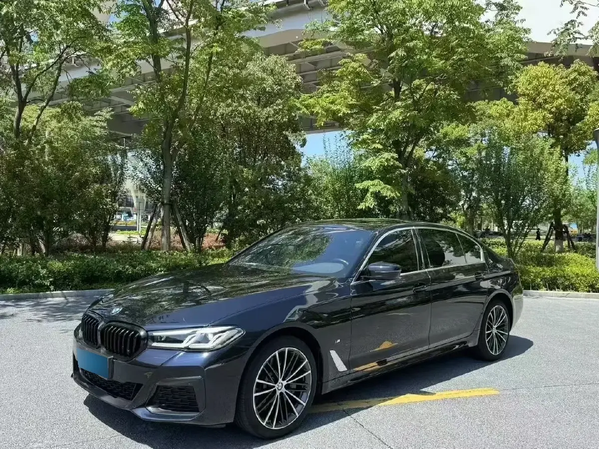 2022 BMW 5 Series 2.0T 252HP L4 8AT