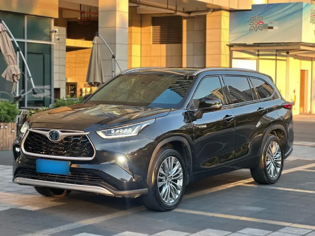 2022 Toyota Highlander 2.5L 192HP L4 E-CVT Hybrid