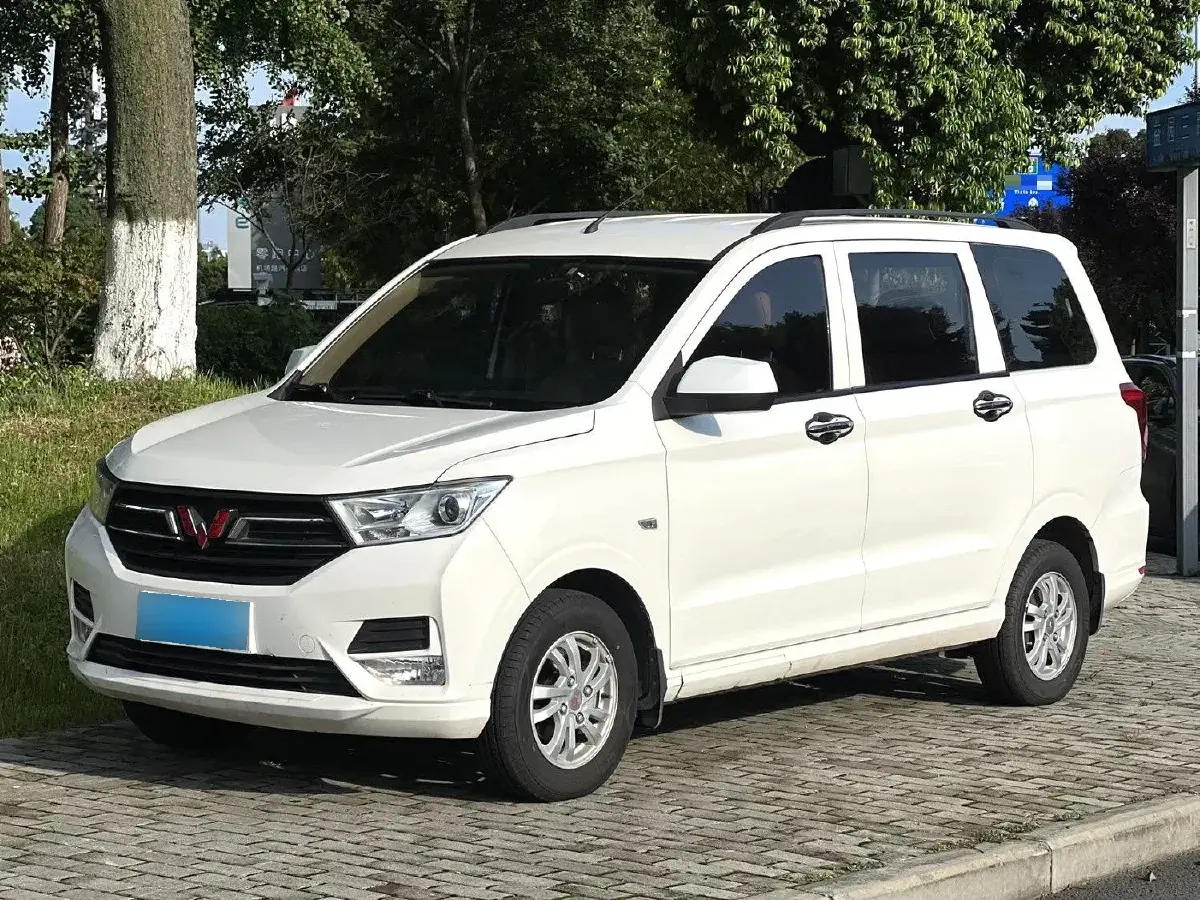 2019 WuLing HongGuang Plus 1.5T 147HP L4 6MT