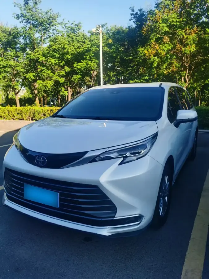 2021 Toyota Sienna 2.5L 192HP L4 E-CVT Hybrid