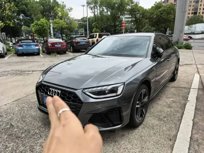 2022 Audi A4L 2.0T 190HP L4 7DCT