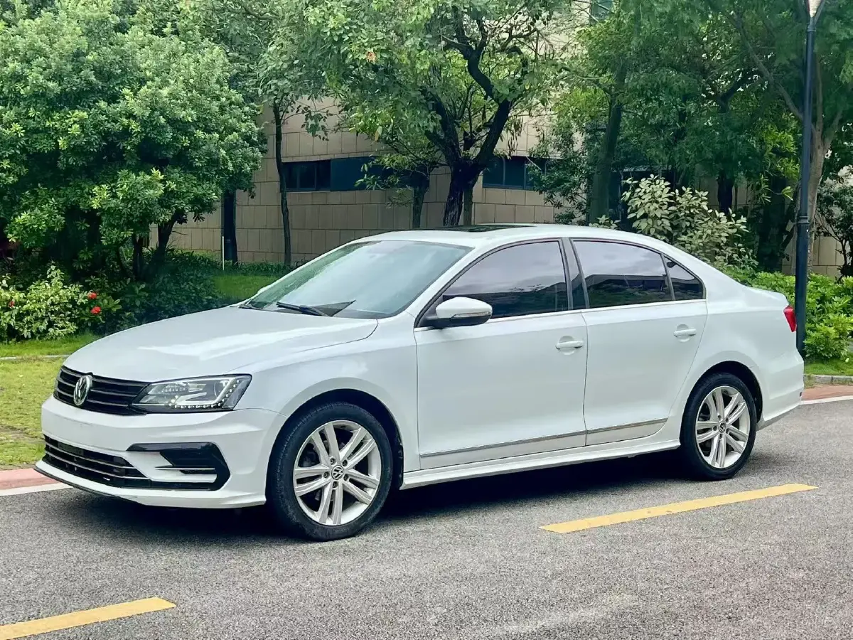 2018 Volkswagen Sagitar 1.4T 150HP L4 7DCT