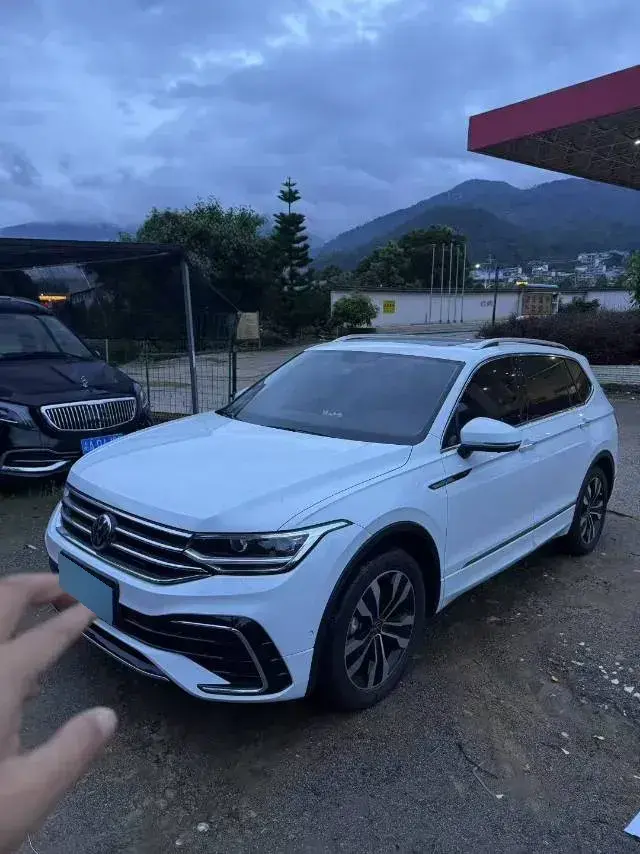 2024 Volkswagen Tiguan L 2.0T 186HP L4 7DCT