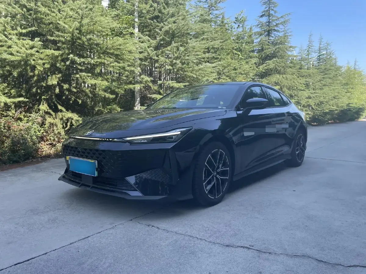 2024 ChangAn UNI-V iDD 1.5L 110HP L4 E-CVT PHEV 18.99KWH