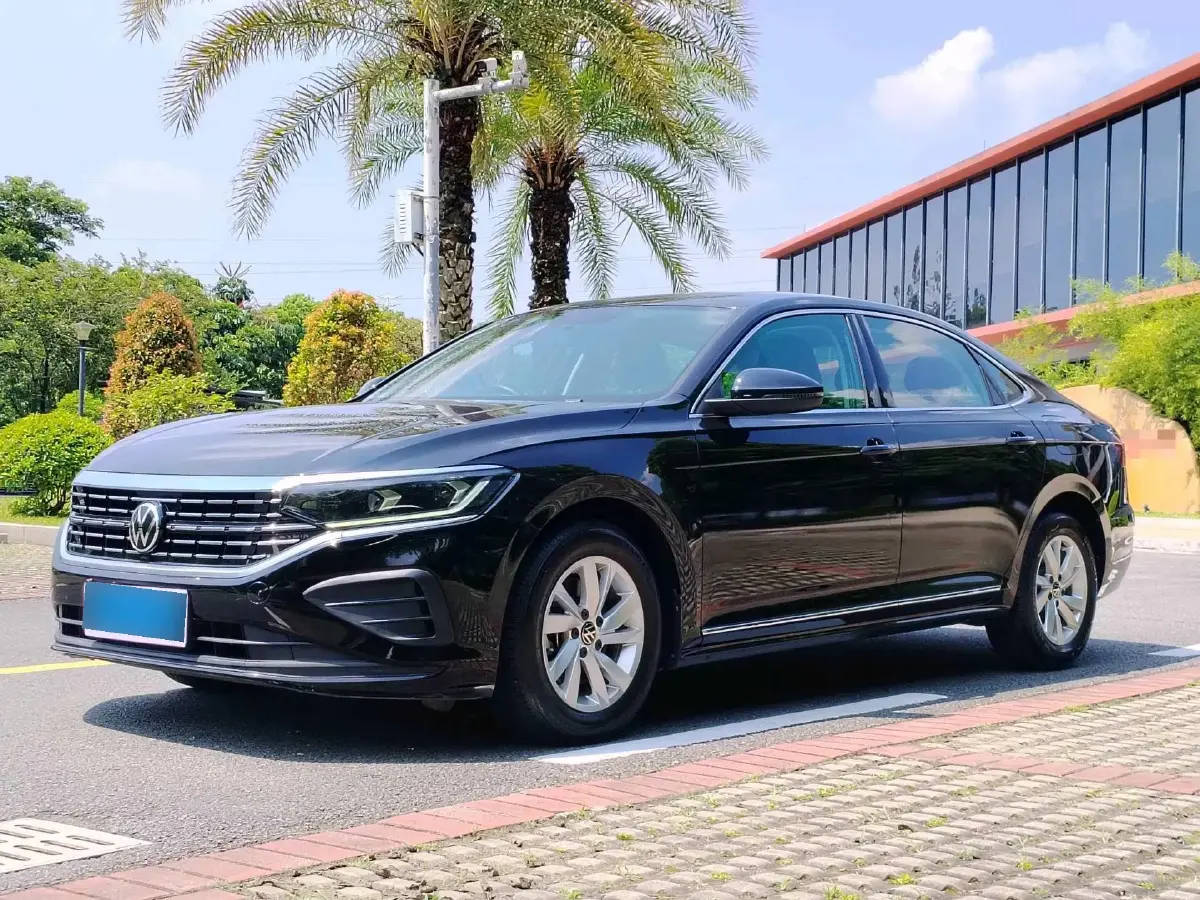 2024 Volkswagen Passat 2.0T 186HP L4 7DCT
