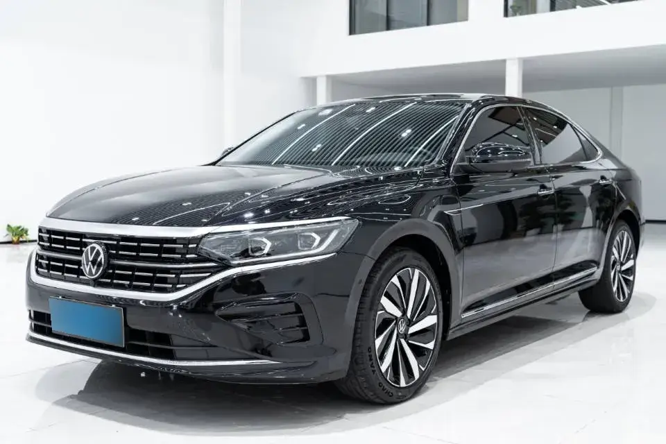 2023 Volkswagen Passat 2.0T 186HP L4 7DCT