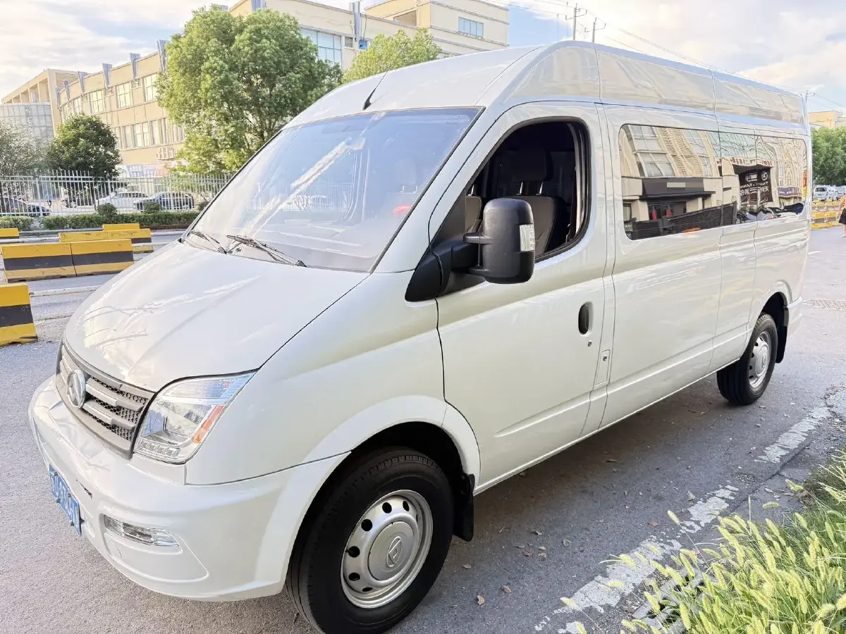 2023 MAXUS XinTu V80 2.0T 139HP L4 6MT