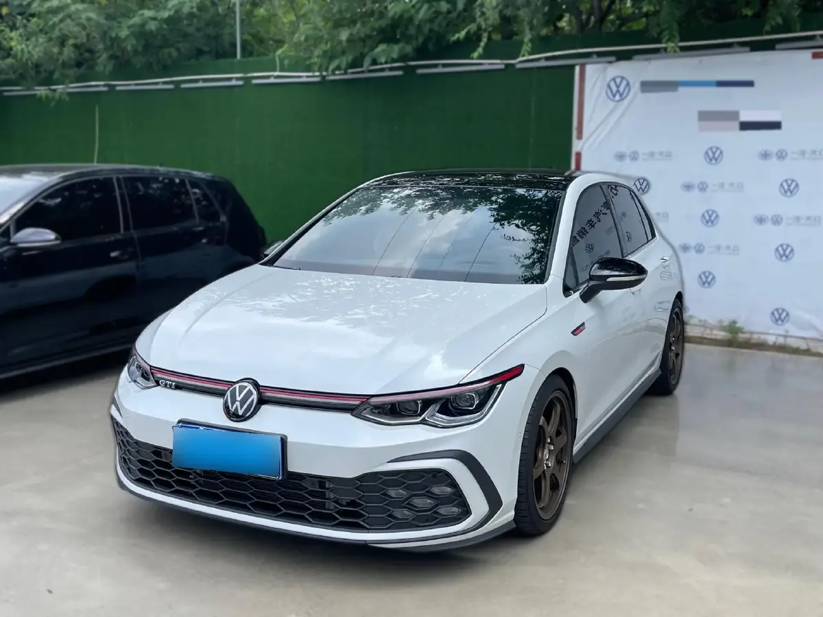 2025 Volkswagen GolfGTI 2.0T 220HP L4 7DCT