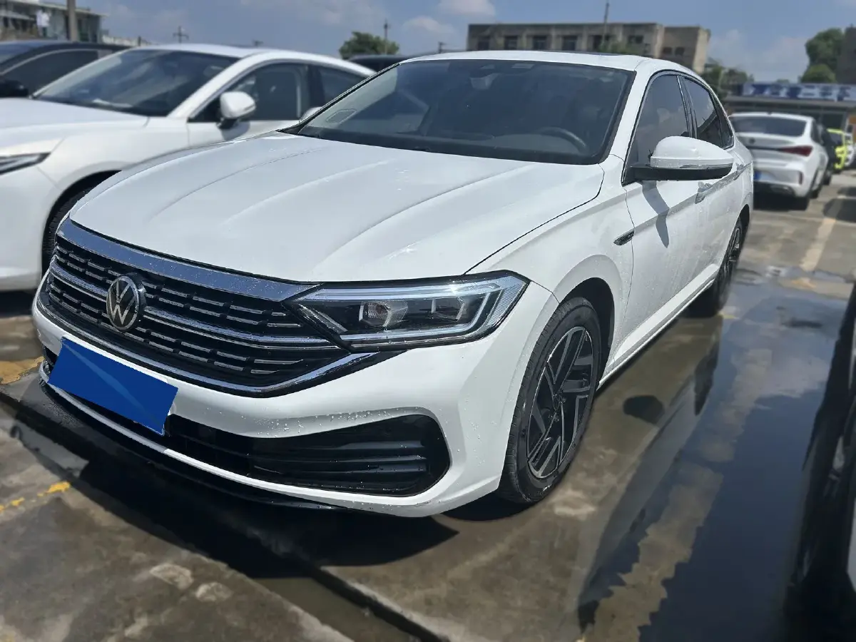 2022 Volkswagen Sagitar 1.4T 150HP L4 7DCT