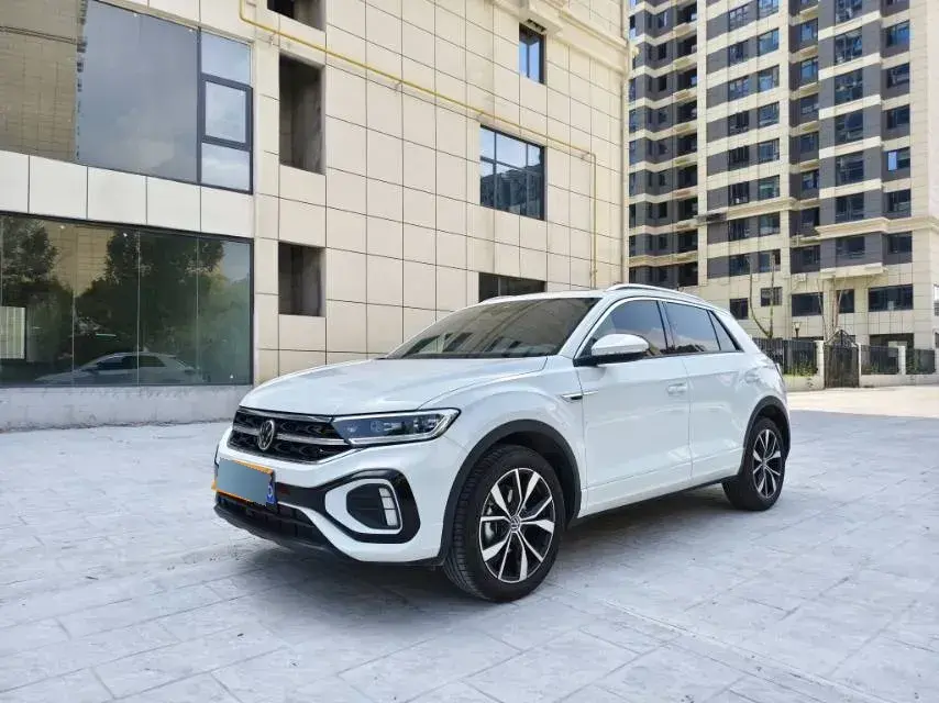 2025 Volkswagen T-Roc 1.5T 160HP L4 7DCT