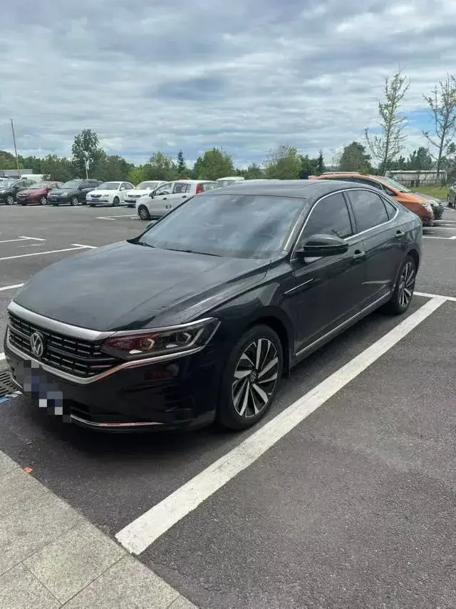 2022 Volkswagen Passat 2.0T 186HP L4 7DCT