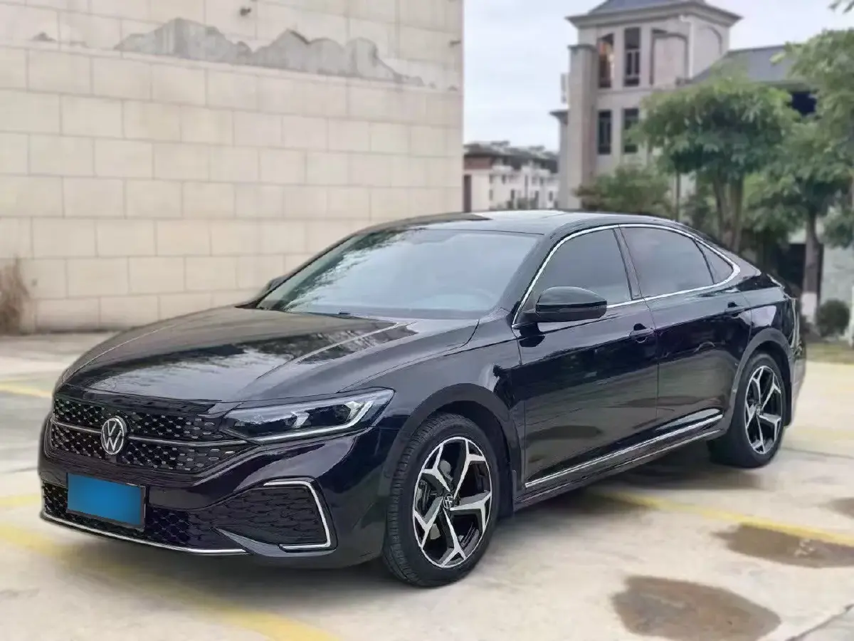 2023 Volkswagen Passat 2.0T 186HP L4 7DCT