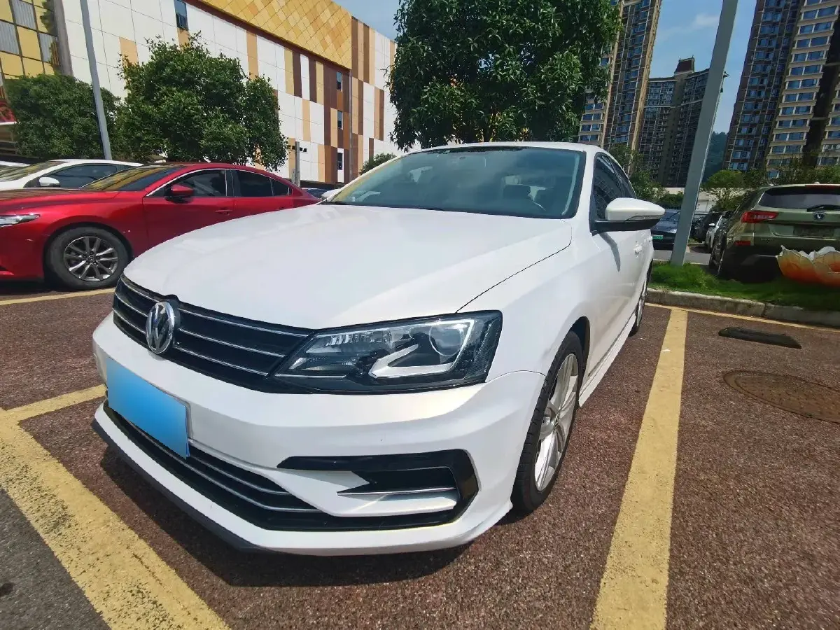 2018 Volkswagen Sagitar 1.4T 150HP L4 7DCT