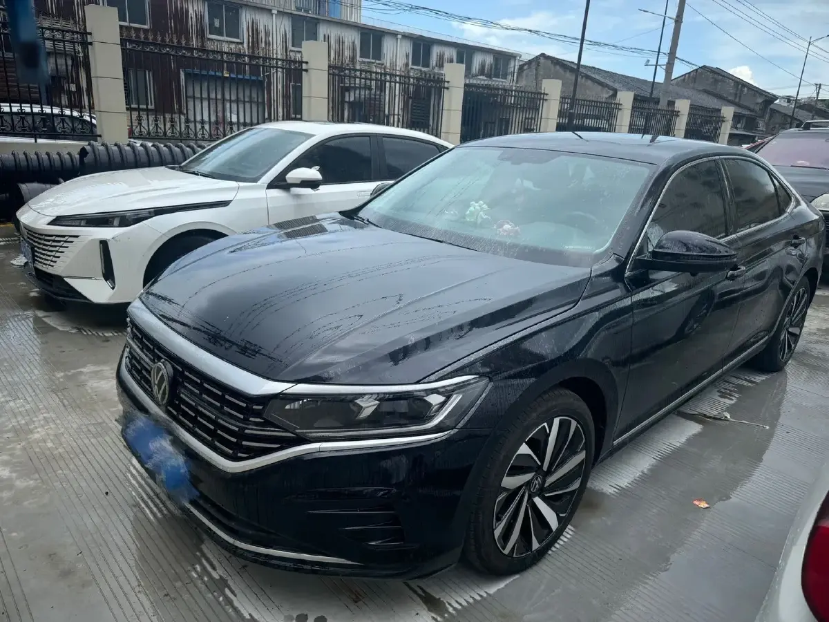2023 Volkswagen Passat 2.0T 186HP L4 7DCT