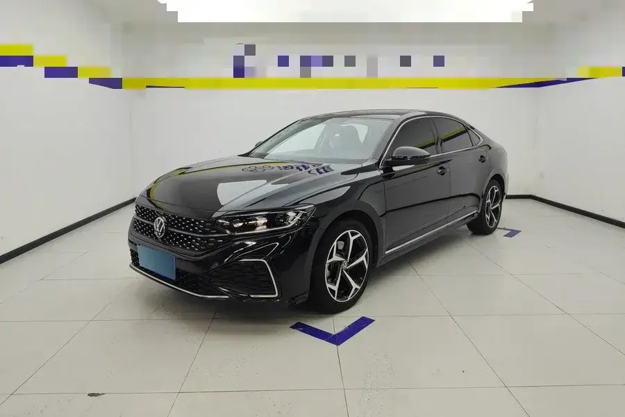 2023 Volkswagen Passat 2.0T 186HP L4 7DCT