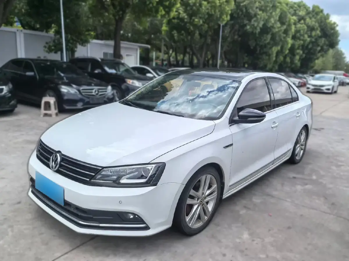 2018 Volkswagen Sagitar 1.4T 150HP L4 7DCT