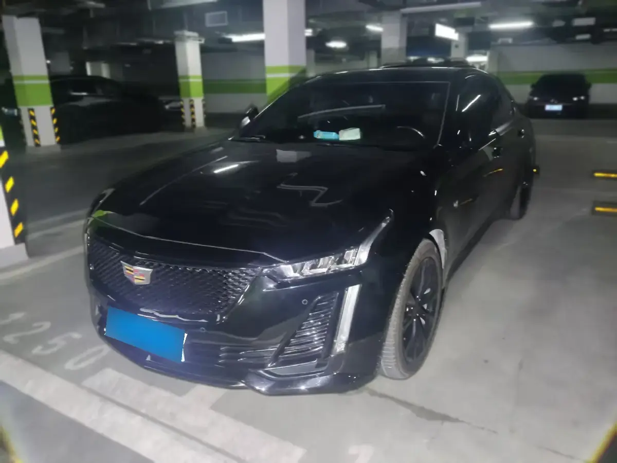 2022 Cadillac CT5 2.0T 237HP L4 10AT