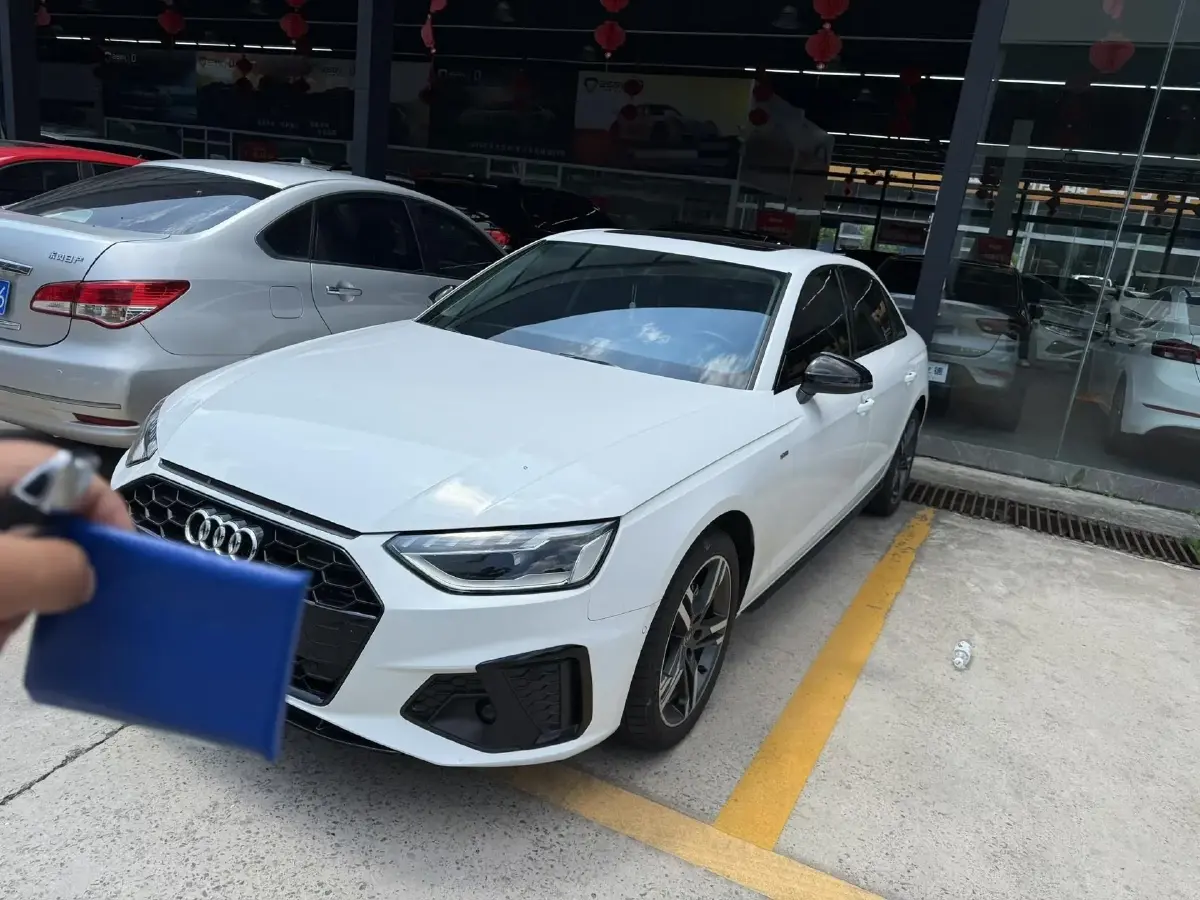 2022 Audi A4L 2.0T 190HP L4 7DCT