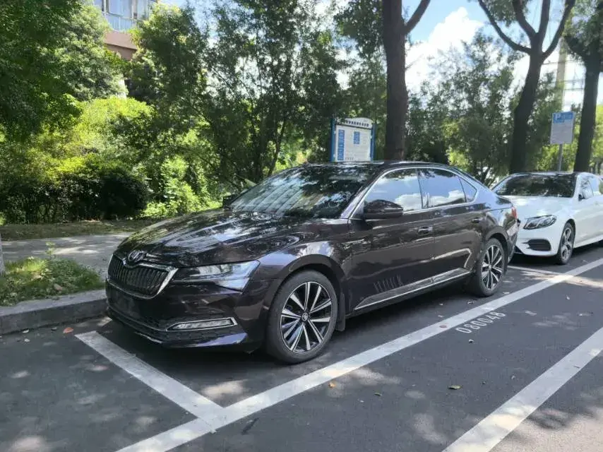 2019 Skoda Superb 2.0T 186HP L4 7DCT