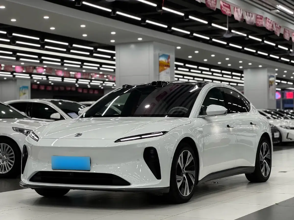 2025 NIO ET5 BEV