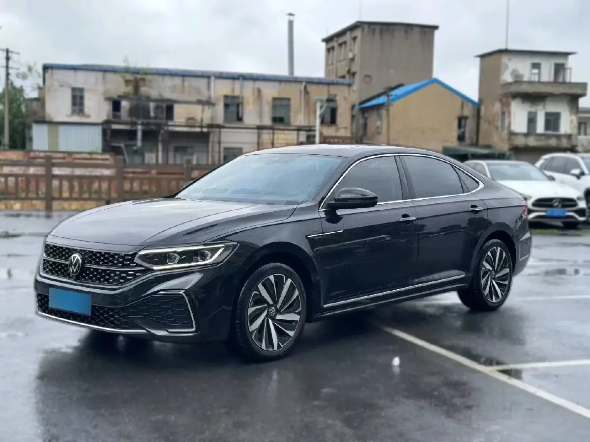 2022 Volkswagen Passat 2.0T 186HP L4 7DCT