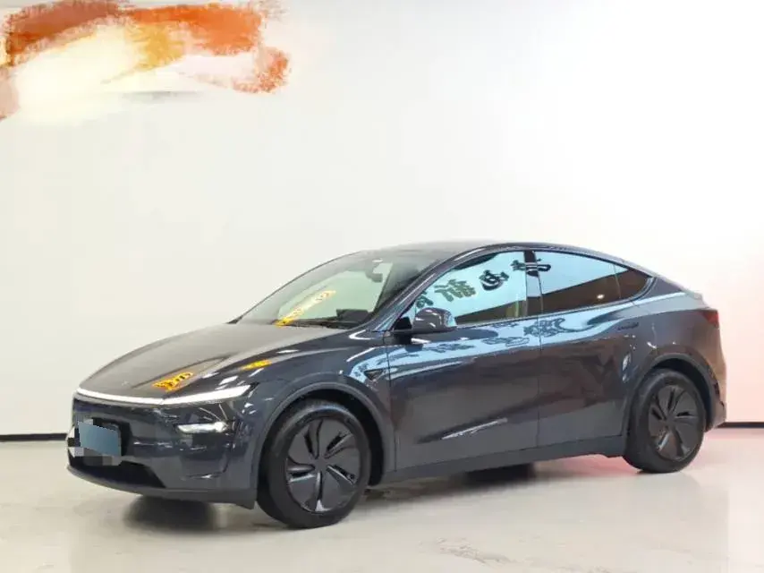 2025 Tesla Model Y BEV 62.5KWH