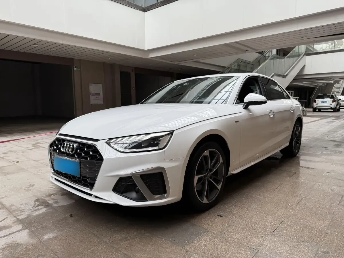 2022 Audi A4L 2.0T 190HP L4 7DCT