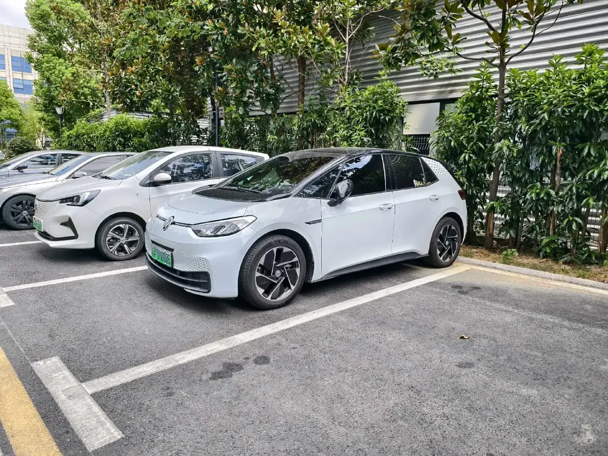 2023 Volkswagen ID.3 BEV 52.8KWH