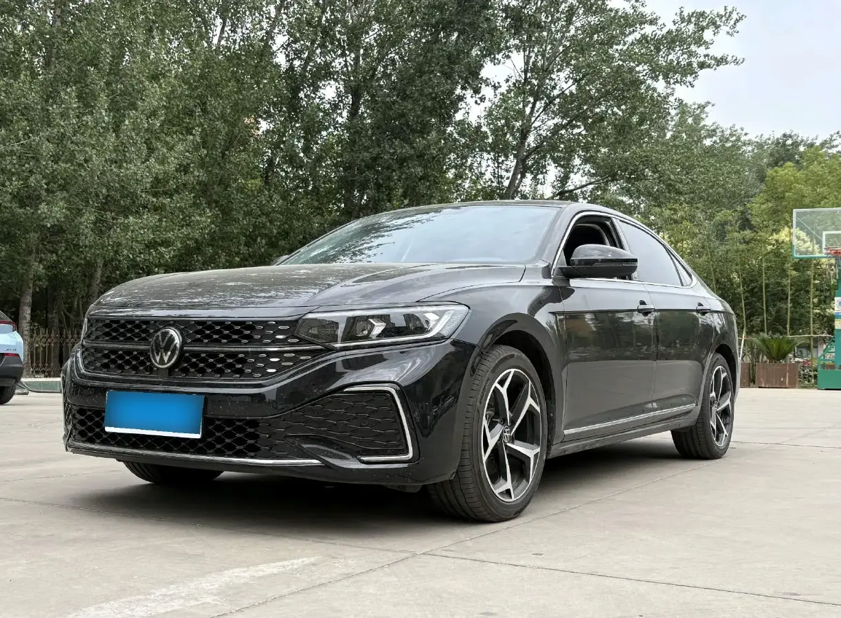 2023 Volkswagen Passat 2.0T 186HP L4 7DCT