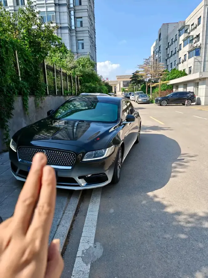 2019 Lincoln Continental 2.0T 261HP L4 6AT