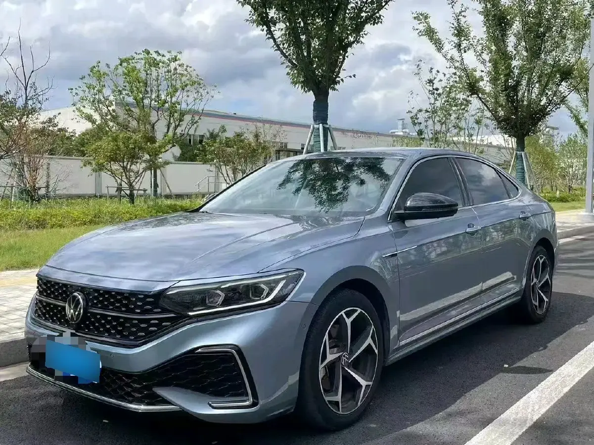 2023 Volkswagen Passat 2.0T 186HP L4 7DCT