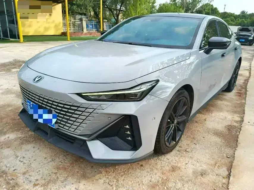 2022 ChangAn UNI-V 1.5T 188HP L4 7DCT 2022 ChangAn UNI-V 1.5T 188HP L4 7DCT