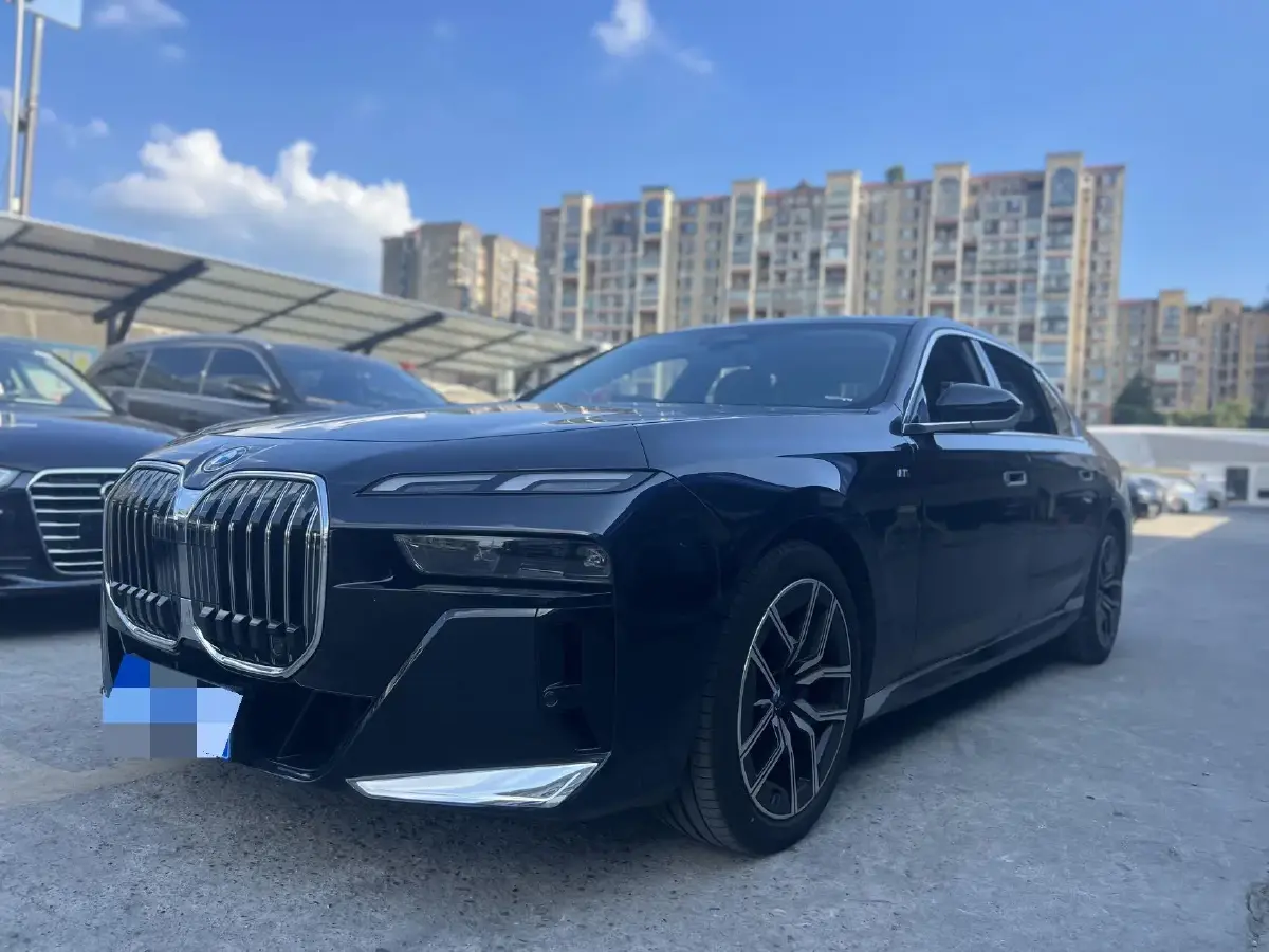 2023 BMW 7 Series 3.0T 272HP L6 8AT