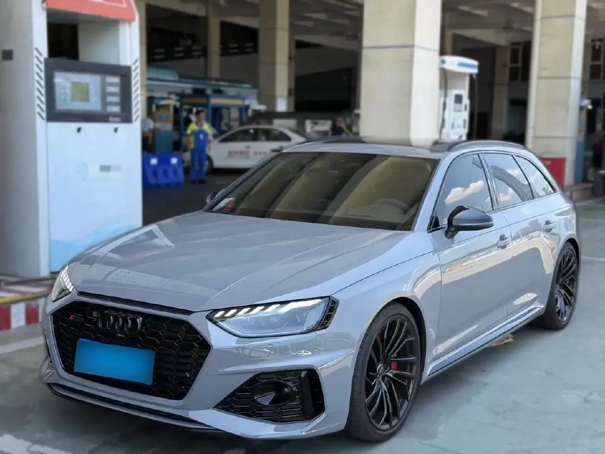 2023 Audi RS 4 2.9T 450HP V6 8AT