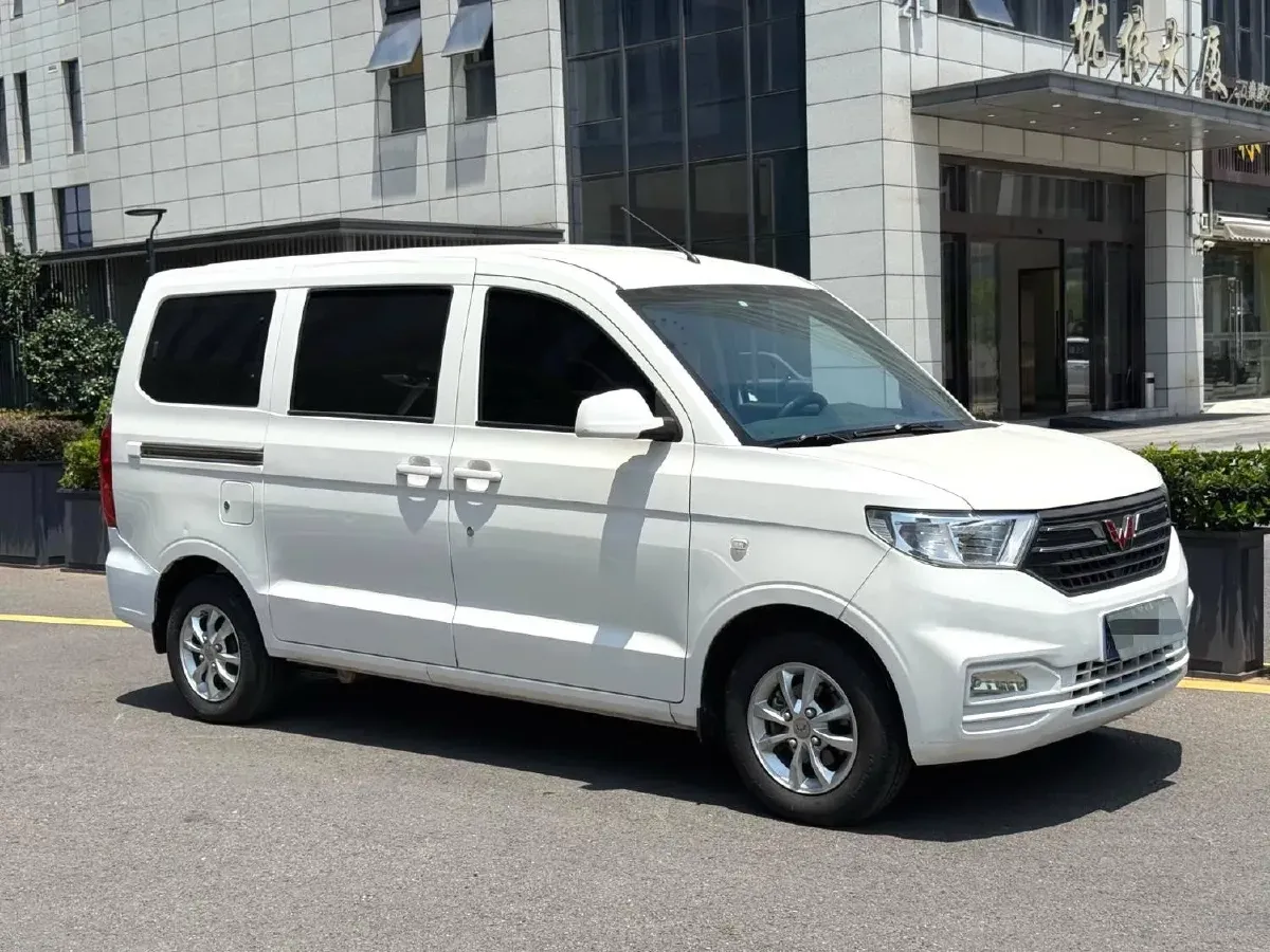 2019 WuLing HongGuang V 1.5L 105HP L4 5MT,autocango,china used car exporter,china ev exporter,chinese used car exporter,chinese used ev exporter