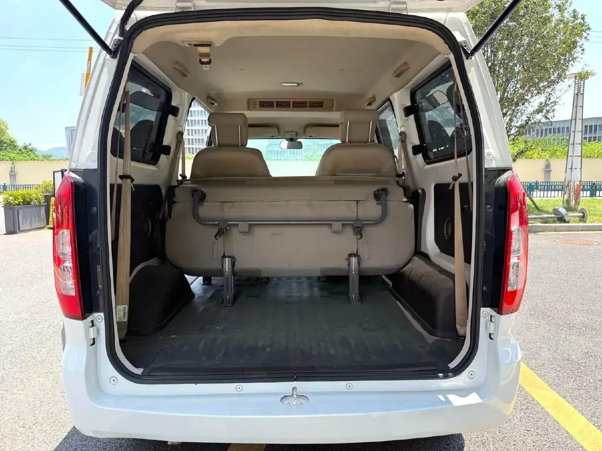 2019 WuLing HongGuang V 1.5L 105HP L4 5MT,autocango,china used car exporter,china ev exporter,chinese used car exporter,chinese used ev exporter