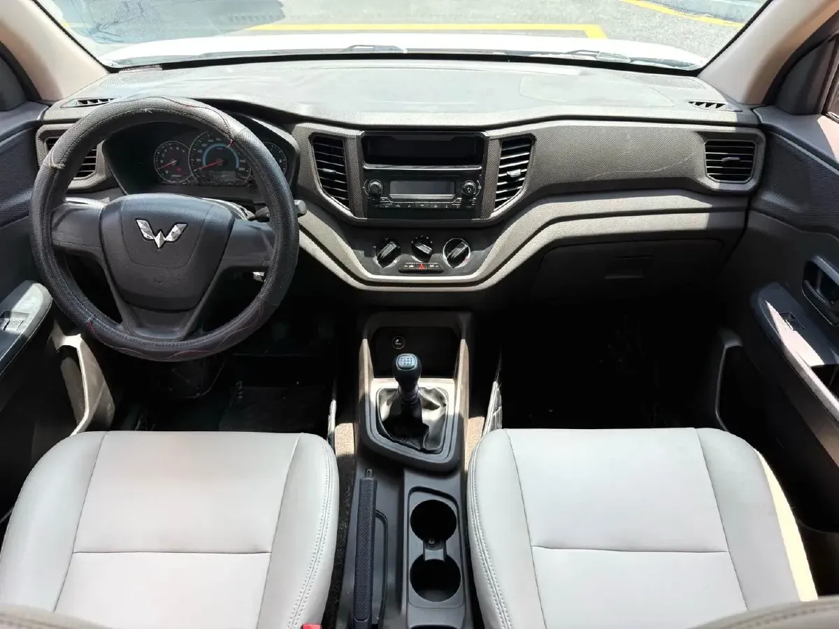 2019 WuLing HongGuang V 1.5L 105HP L4 5MT,autocango,china used car exporter,china ev exporter,chinese used car exporter,chinese used ev exporter