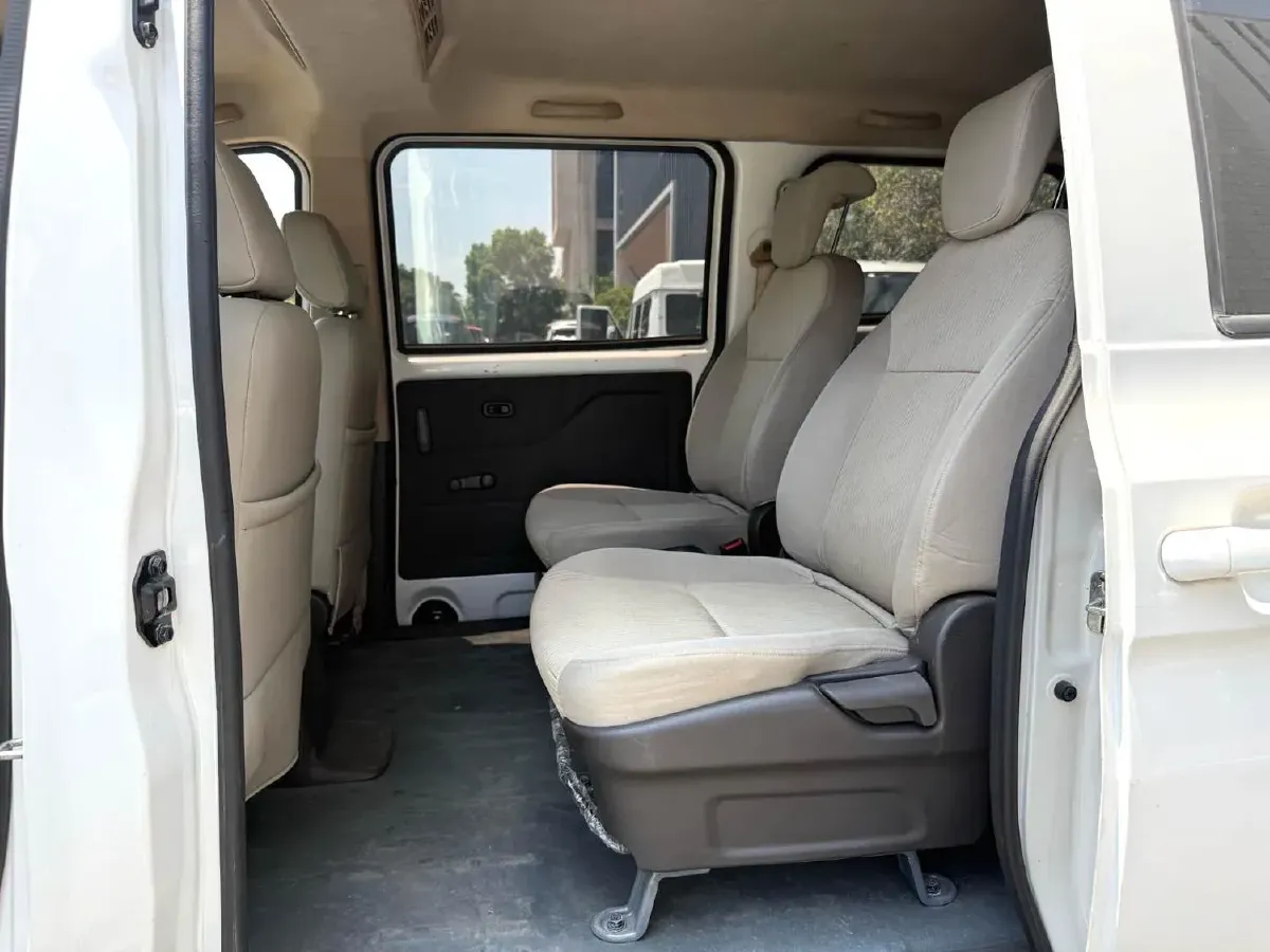 2019 WuLing HongGuang V 1.5L 105HP L4 5MT,autocango,china used car exporter,china ev exporter,chinese used car exporter,chinese used ev exporter