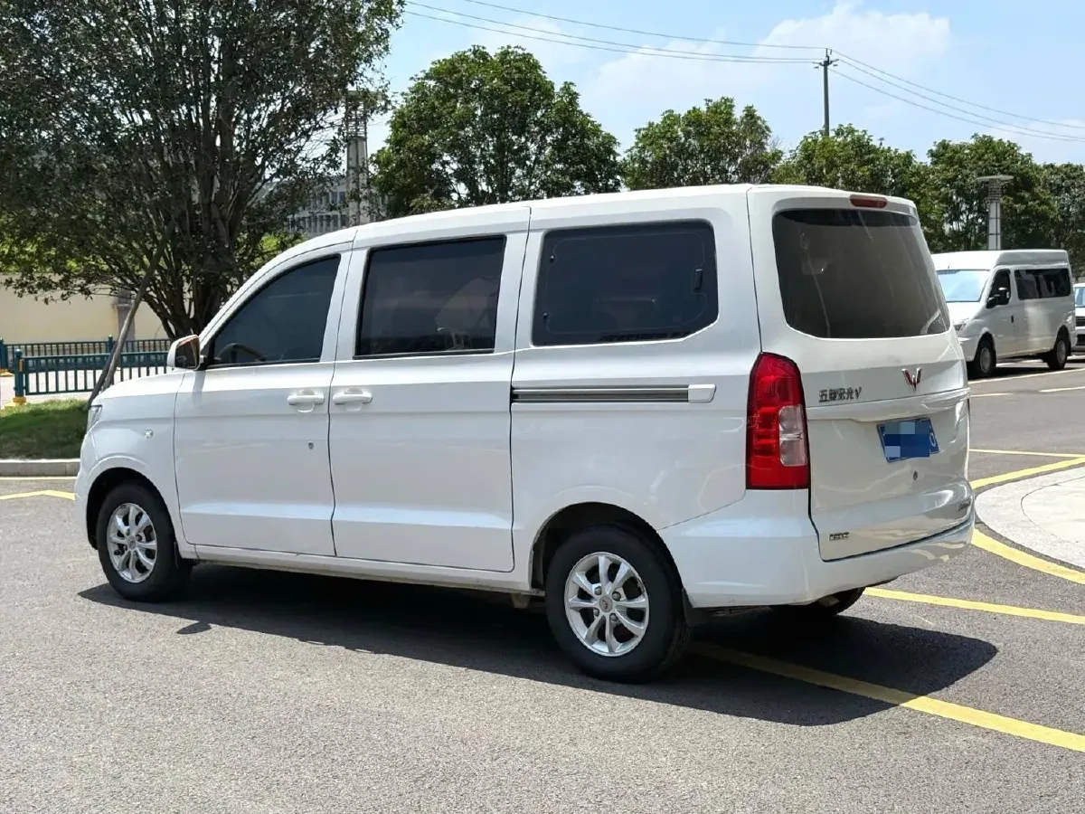 2019 WuLing HongGuang V 1.5L 105HP L4 5MT,autocango,china used car exporter,china ev exporter,chinese used car exporter,chinese used ev exporter