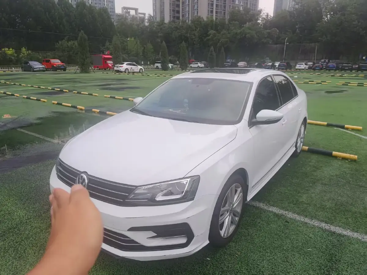 2018 Volkswagen Sagitar 1.4T 150HP L4 7DCT