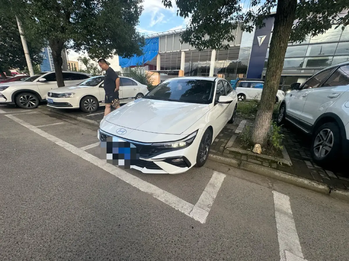 2023 Hyundai Elantra 1.5L 115HP L4 CVT