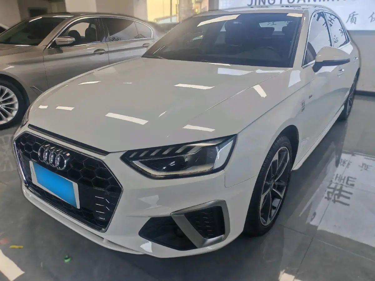 2022 Audi A4L 2.0T 190HP L4 7DCT