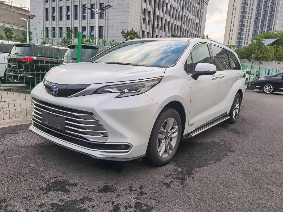 2021 Toyota Sienna 2.5L 192HP L4 E-CVT Hybrid