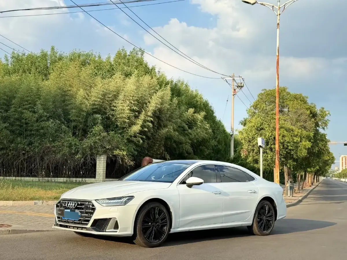2022 Audi A7L 2.0T 245HP L4 7DCT