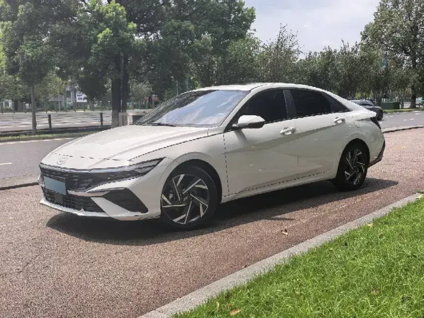 2022 Hyundai Elantra 1.5L 115HP L4 CVT