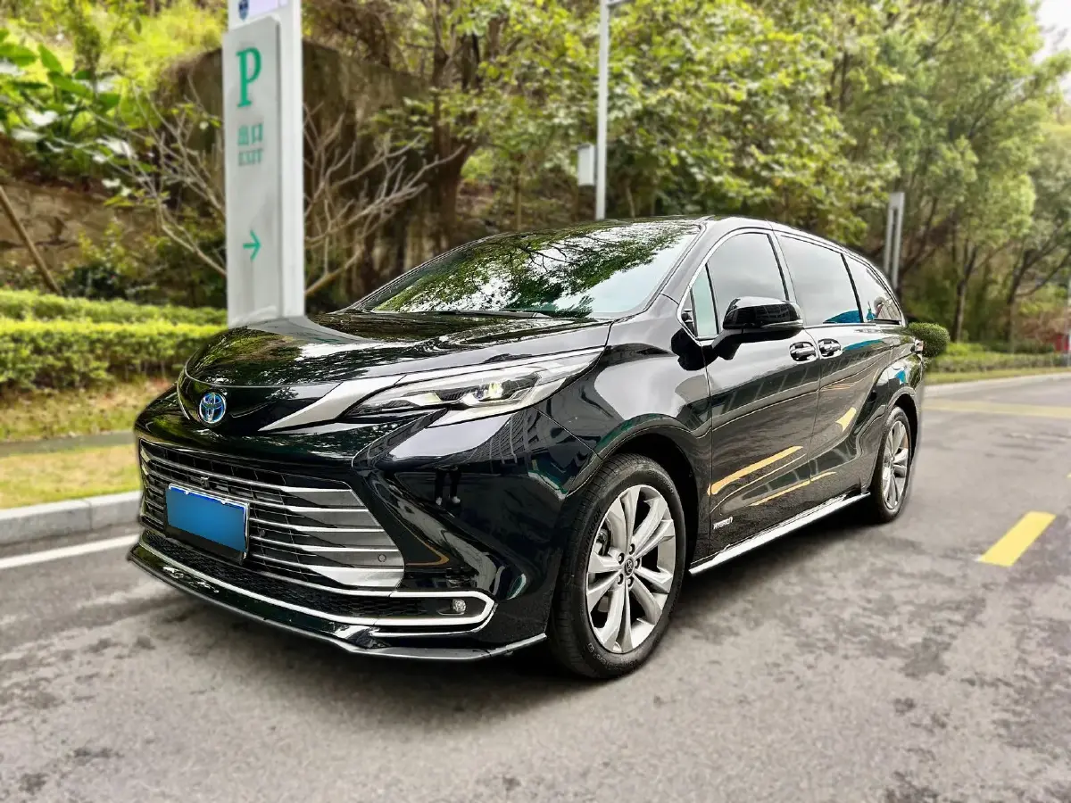 2023 Toyota Sienna 2.5L 189HP L4 E-CVT Hybrid