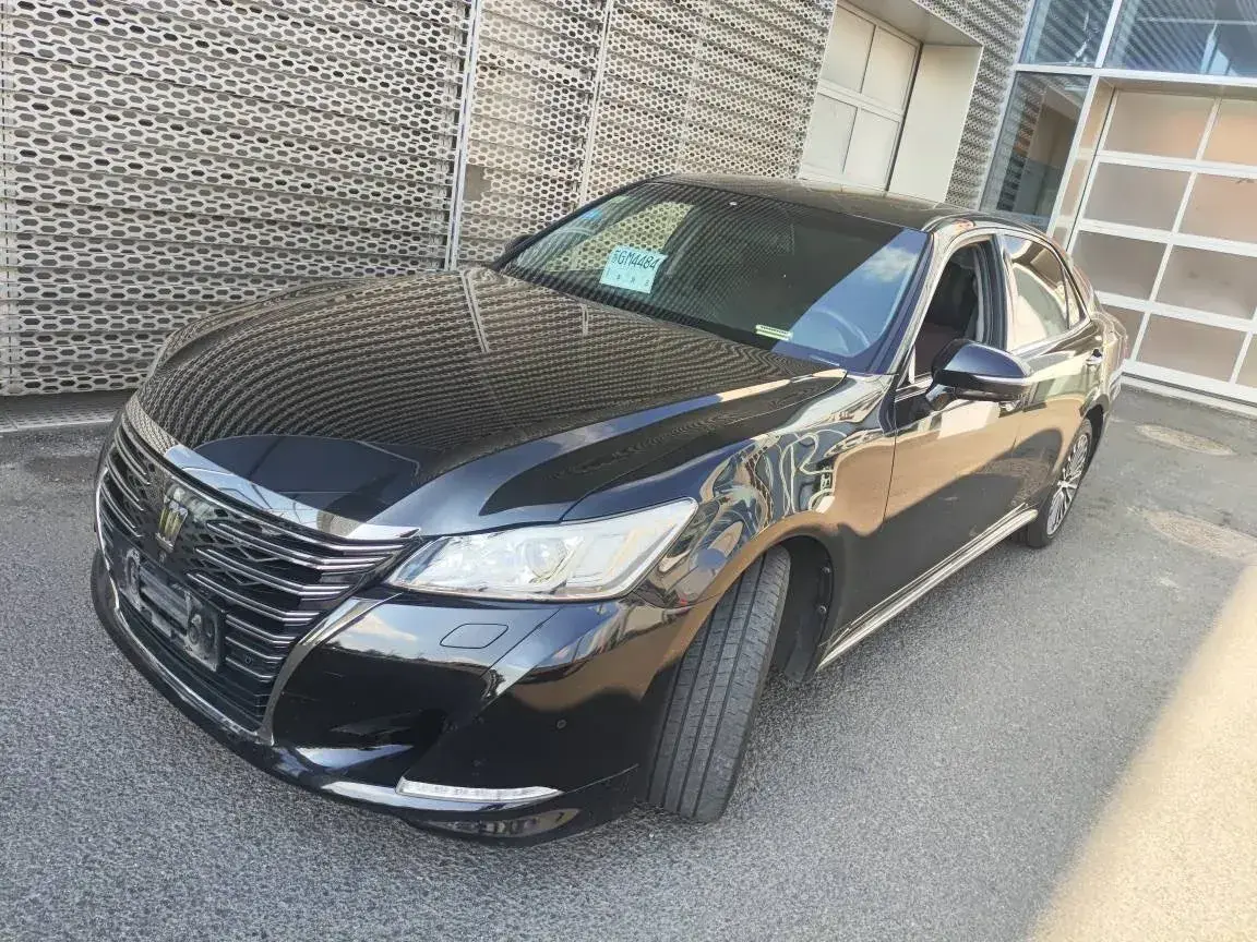 2018 Toyota Crown 2.0T 235HP L4 8AT